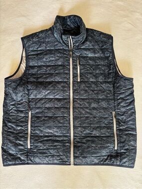 Cutter & Buck Men's Quilted Sleeveless Vest - Navy Camouflage